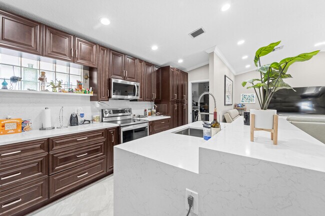 Foto del edificio - 9906 Harbour Lake Cir