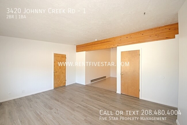 Building Photo - 2 Bedroom 1 Bathroom Apartment Across from...