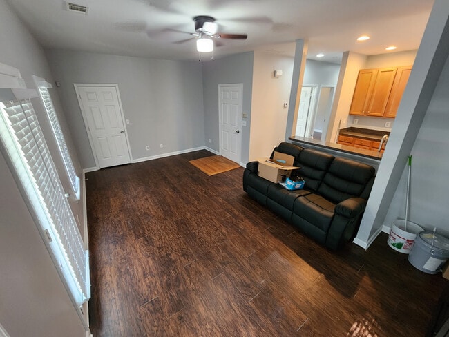 Building Photo - Room in Duplex on Hall St NW