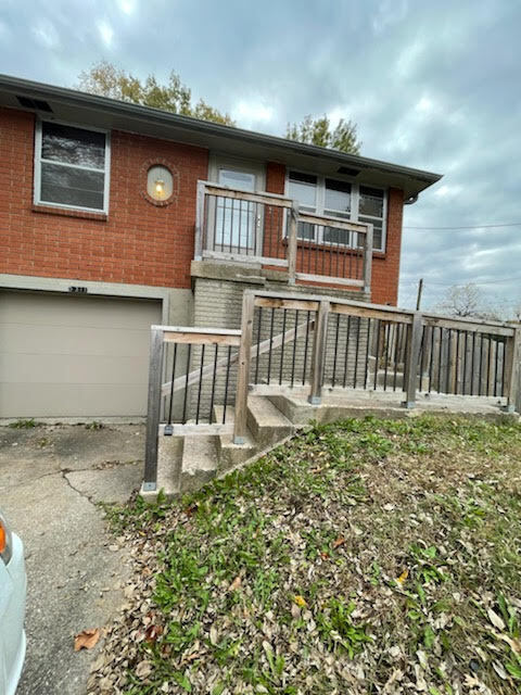 Primary Photo - 2 Bedroom Duplex for Rent!