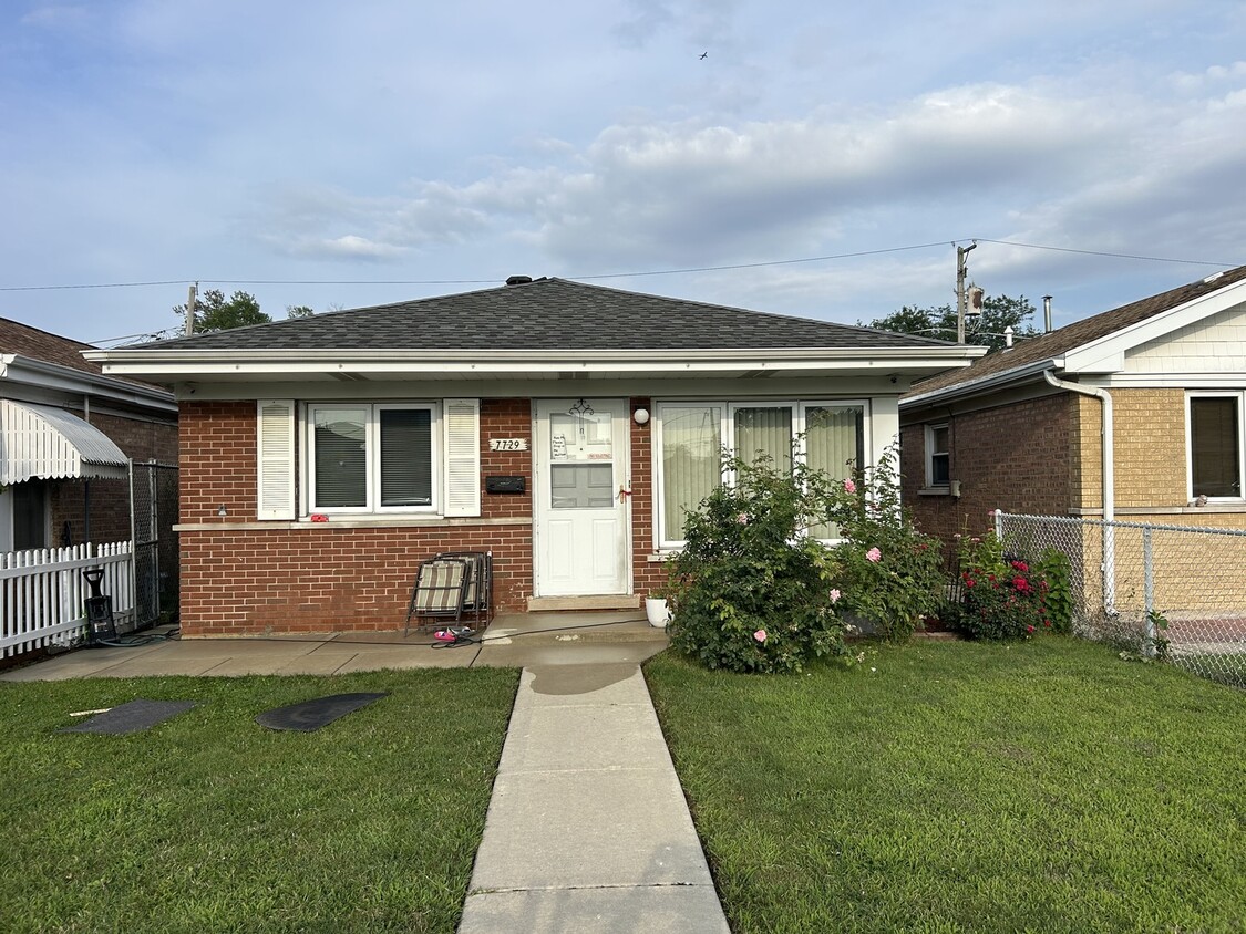 Primary Photo - 7729 Central Ave