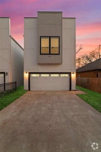 Building Photo - 3818 Lynnfield St