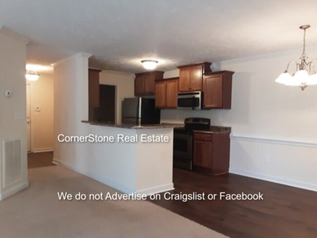 Building Photo - 1830 Balmoral Dr