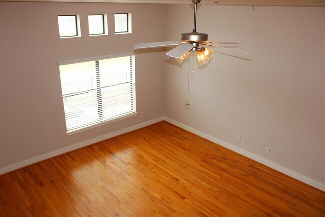 Foto del edificio - 7650 Springhill St