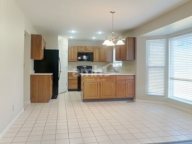 Building Photo - 8250 Pine Knoll Ct