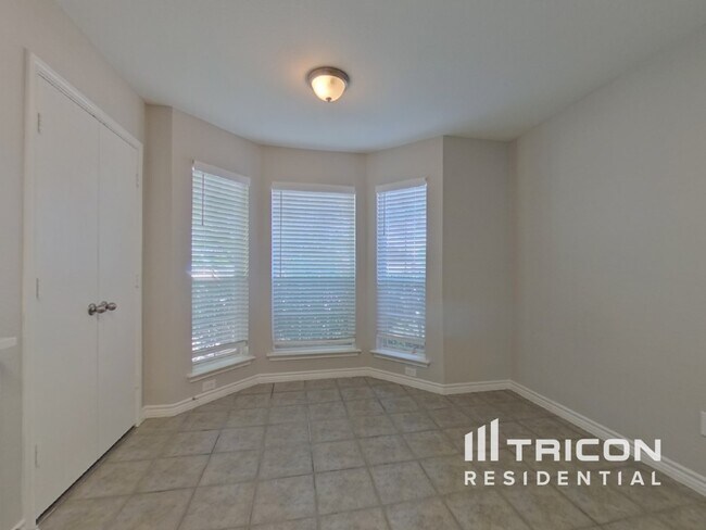 Foto del edificio - 233 Amherst Dr