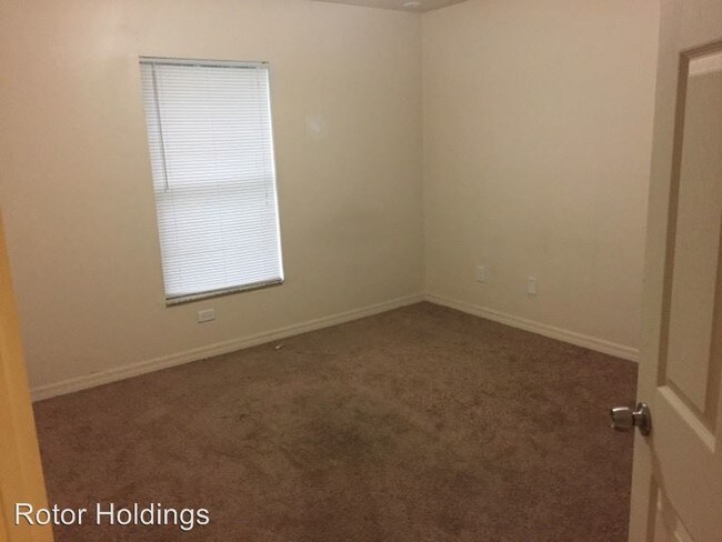 Foto del edificio - 4302 E 5th St