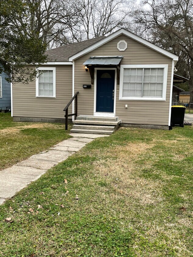 Front of house - 161 Eighth Street Dr