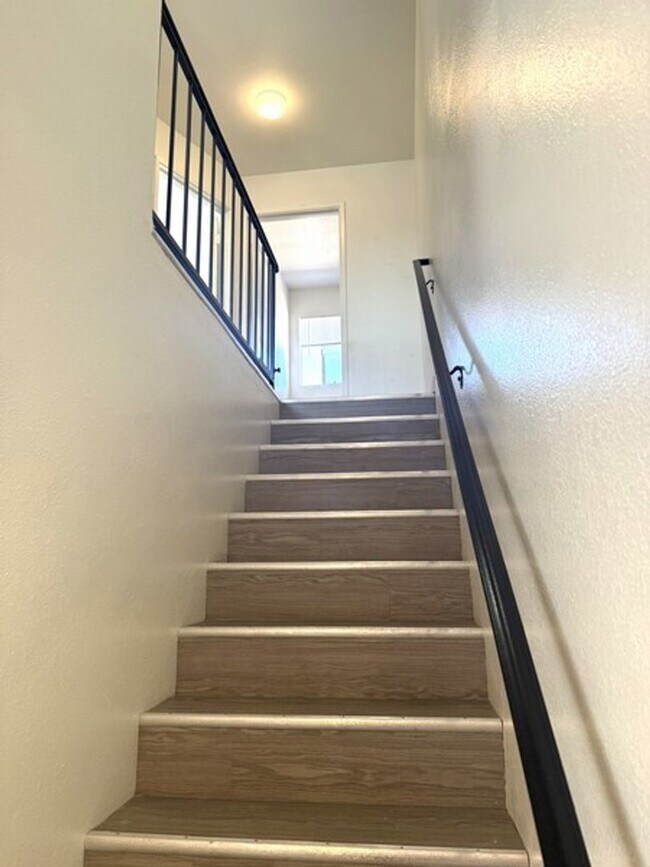 Foto del edificio - Remodeled Guadalupe 2 bedroom apt