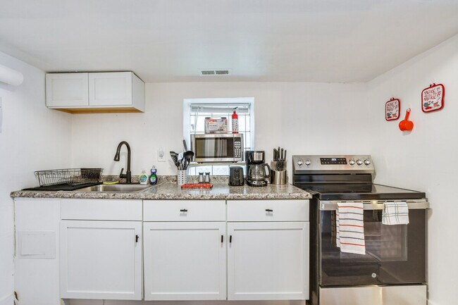 Foto del edificio - 6455 S Eberhart Ave