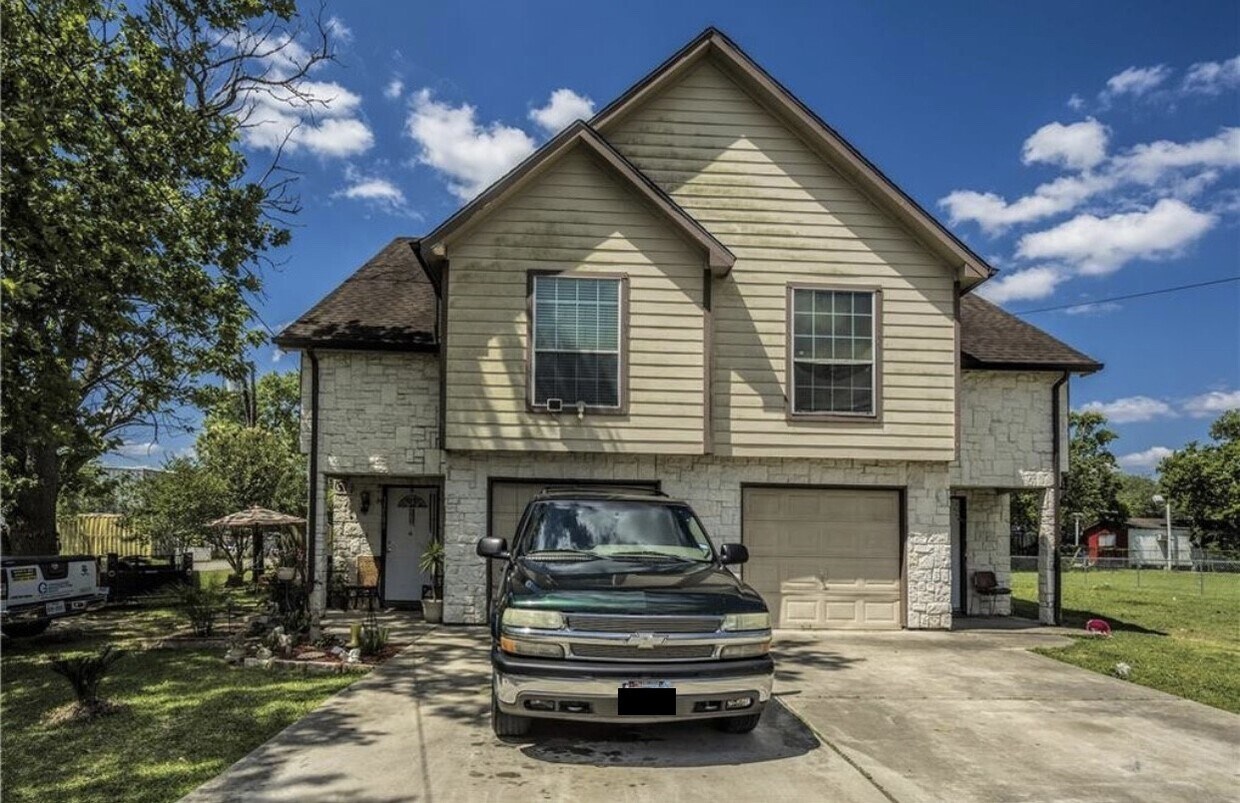 2524 Avenue D, Dickinson, TX 77539 Townhome Rentals in Dickinson TX