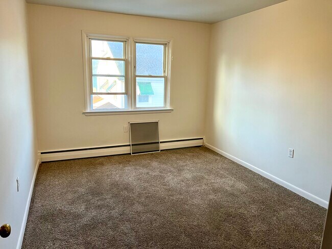 Building Photo - 705 Bywood Ave
