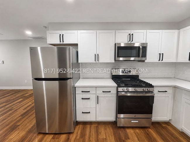 Building Photo - 1104 Sunset Dr