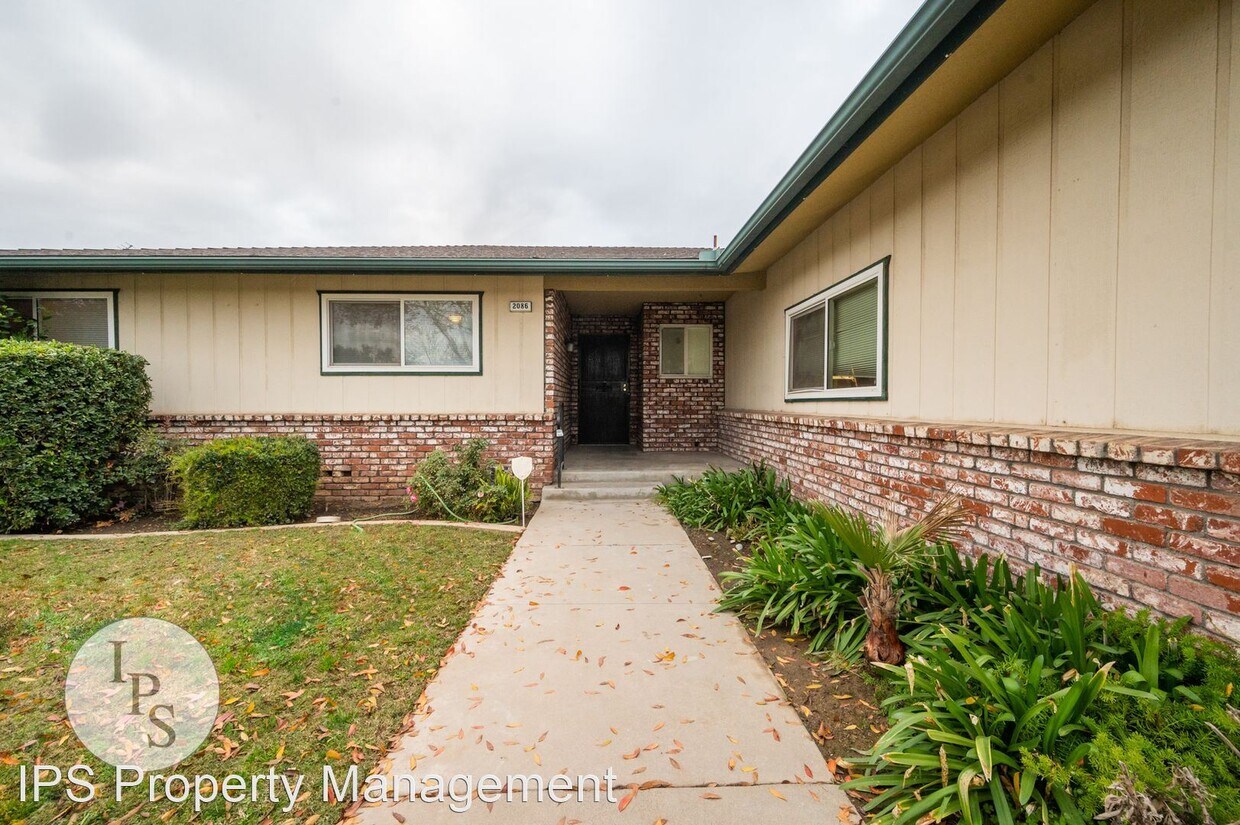 4 br, 2 bath House 2086 E. Palo Alto Ave. House Rental in Fresno
