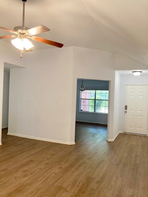 Building Photo - 1515 Thornhollow Dr