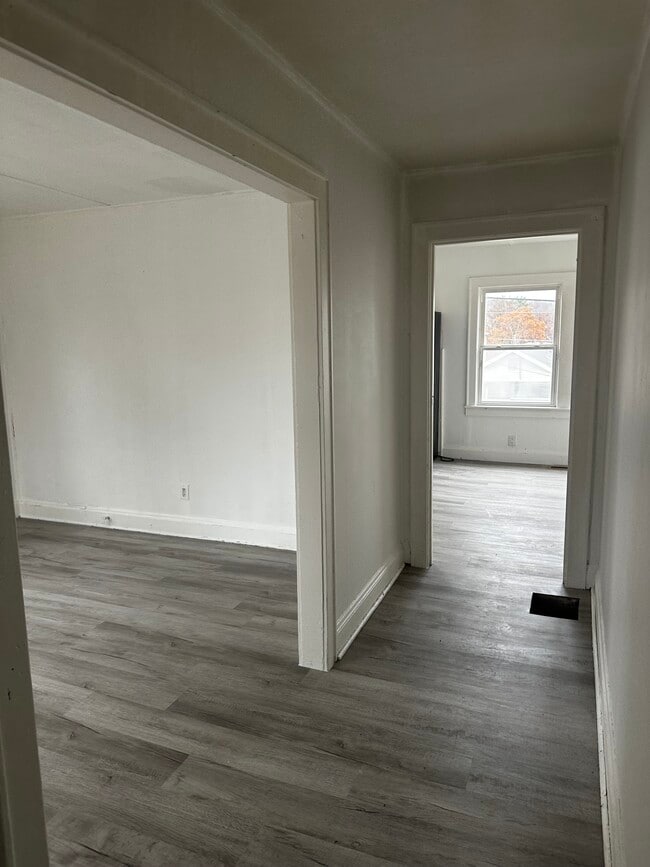 Building Photo - 286 Norway Ave