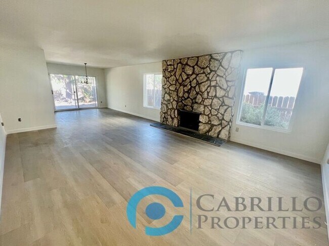 Foto del edificio - 6443 Lance Ct