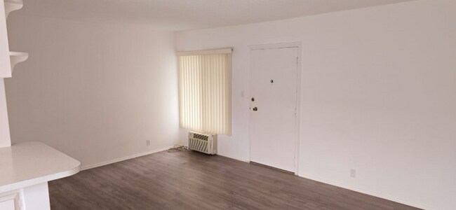 Foto del edificio - 458 Hayworth Ave