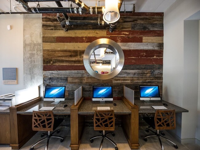 Building Photo - Superb Studio Looking For a Good Home