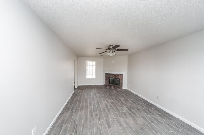 Foto del edificio - 4560 Cedar Ridge Cove
