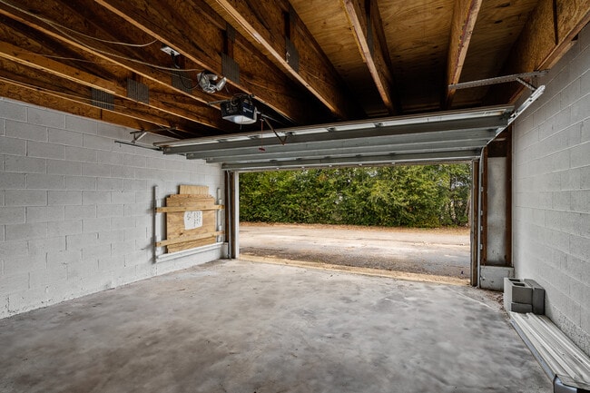 Building Photo - 8426 Williamsburg Cir