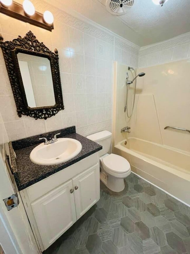 Building Photo - 210 Bride Dr