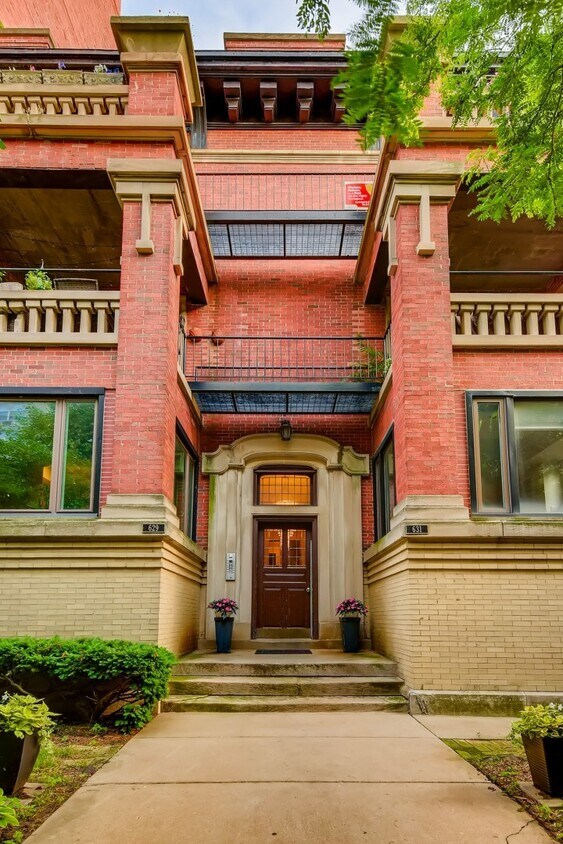 Primary Photo - 629 W Sheridan Rd