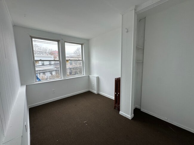 Building Photo - 66 Louis St