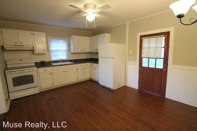 Building Photo - 2 br, 1 bath House - 441 Pineview Road