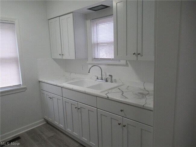 Foto del edificio - 5112 Haverford Dr