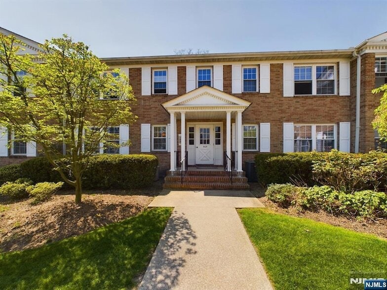 Photo - 364 E Ridgewood Avenue Unit 1