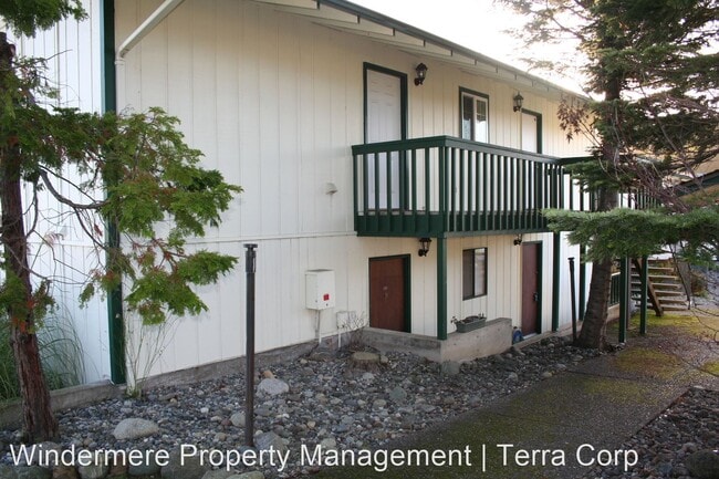 Building Photo - 1710 Skyline Way