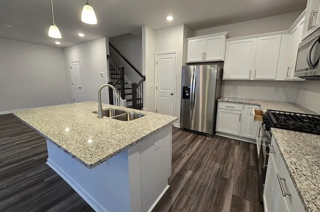 Building Photo - Modern new 3 bedroom 2.5 bath townhouse in...