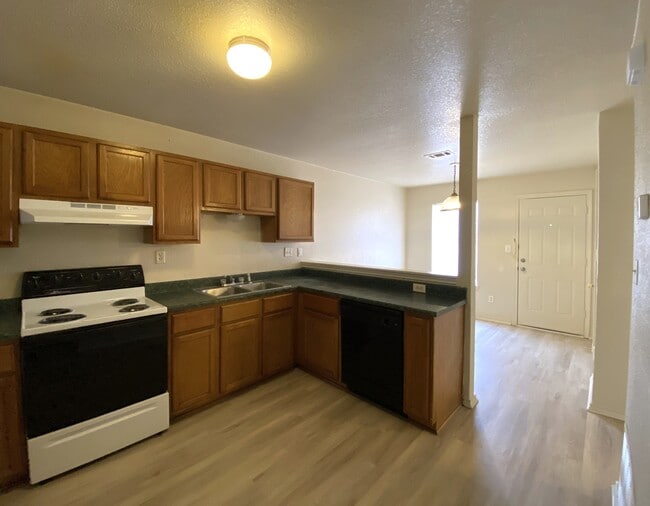 Building Photo - 2801 Cantabrian Dr