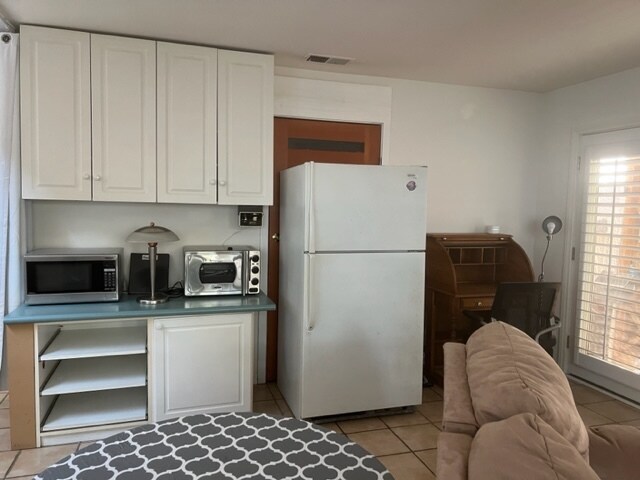 Microwave/Oven/Fridge - 626 7th St