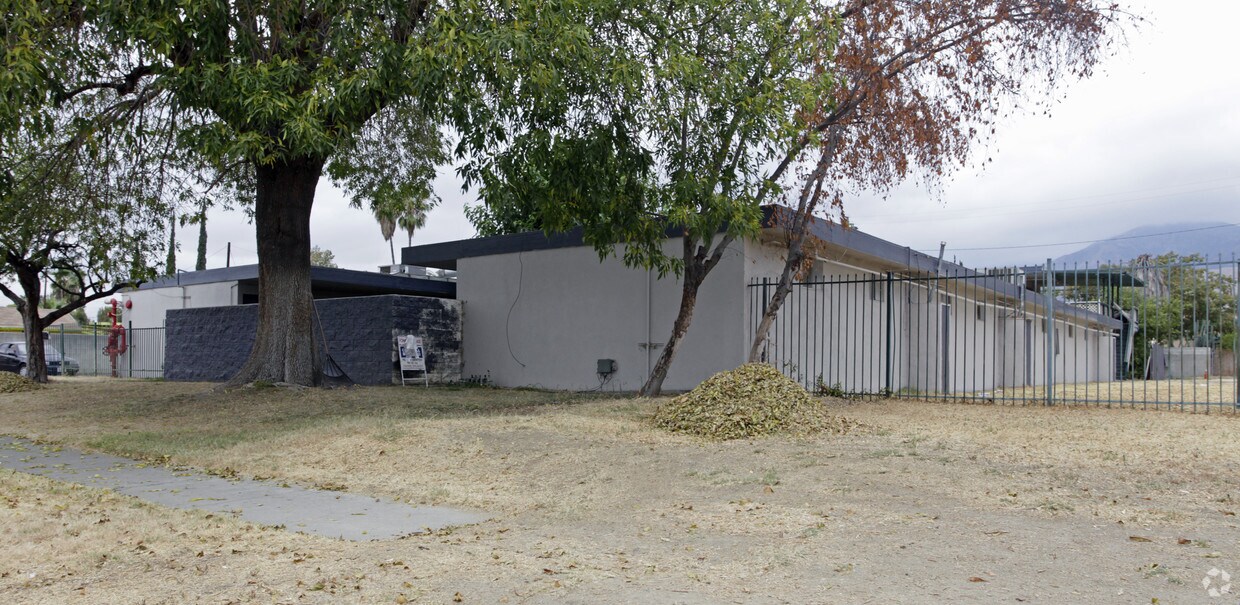 Primary Photo - 1302 E Marshall Blvd