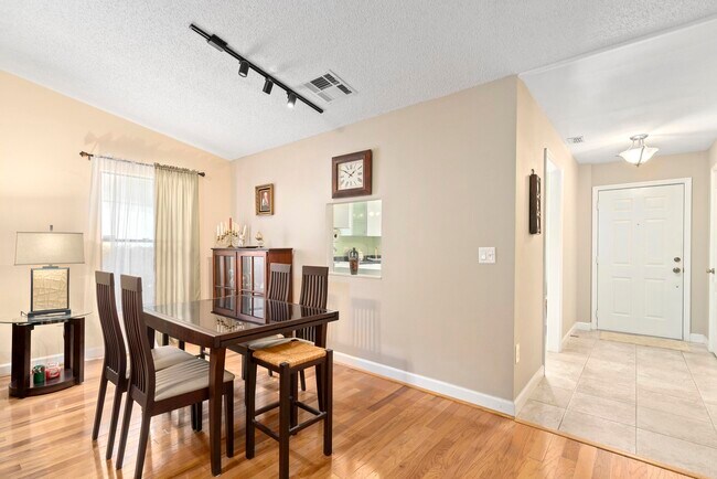 Foto del edificio - 4665 Oak Hill Dr