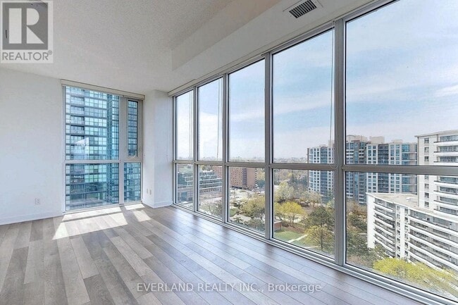 Photo du bâtiment - 5180-5180 Yonge St