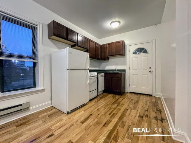 Building Photo - 1 bedroom in CHICAGO IL 60613