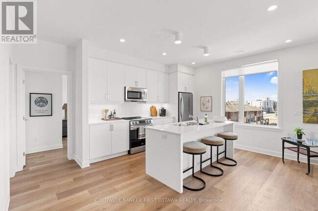 Building Photo - 520 Pimiwidon St