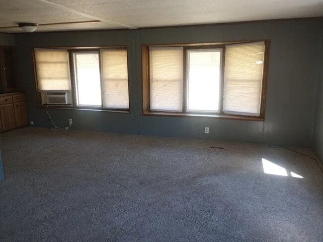 Building Photo - 3 Bedroom 3 Bathroom House