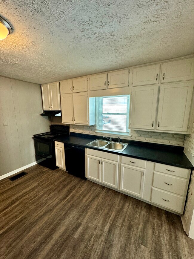 Building Photo - 547 S Biltmore - 3 Bedroom on West Side