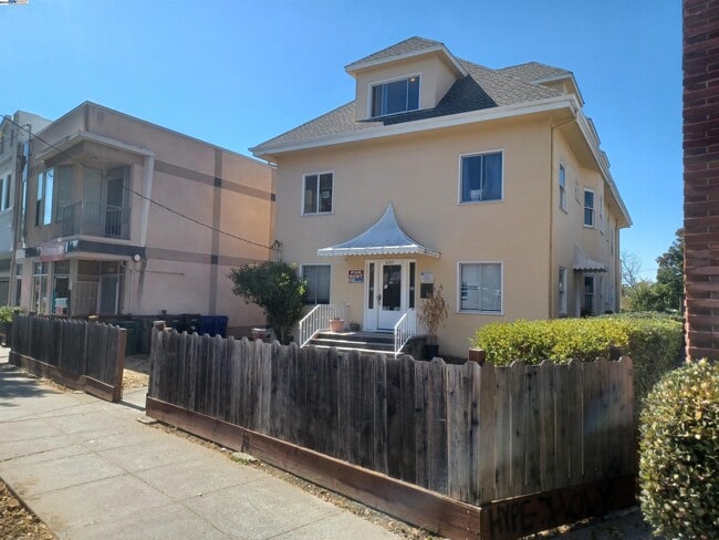 Building Photo - 6617 Telegraph Ave