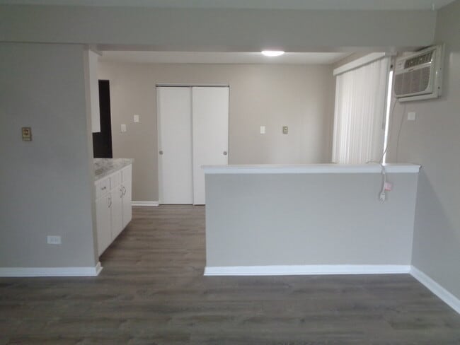 Foto del edificio - 6045 Marshall Ave