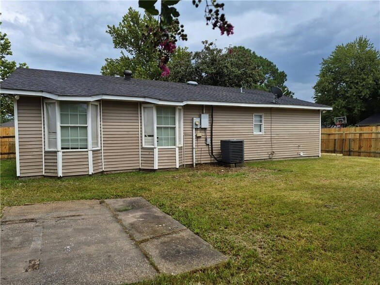 Foto del edificio - 5060 Radcliff St