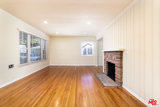 Building Photo - 14827 McCormick St