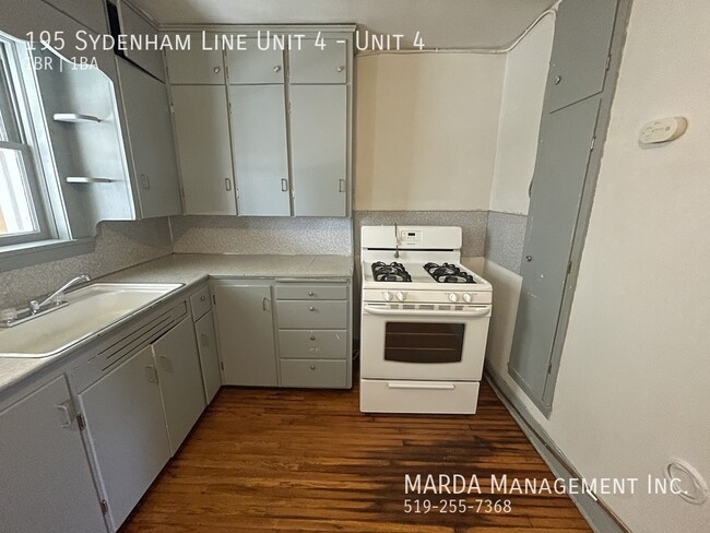 Building Photo - CHARMING 1 BEDROOM/1 BATHROOM UNIT IN DRES...