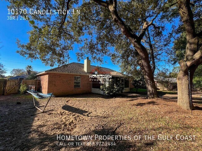 Foto del edificio - 3-Bedroom Home with Office Located in Nort...