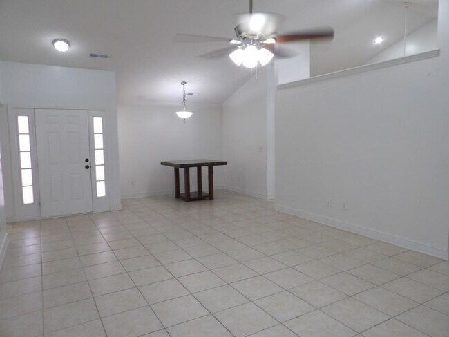 Building Photo - 5040 Capulet Cir