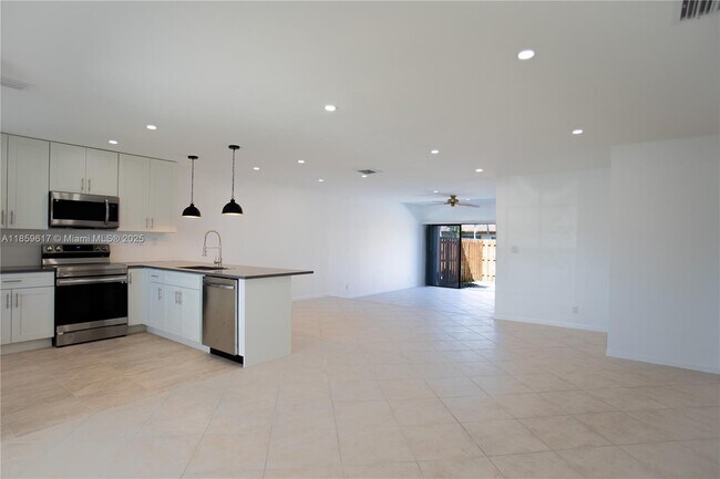 Foto del edificio - 2615 SW 74th Terrace